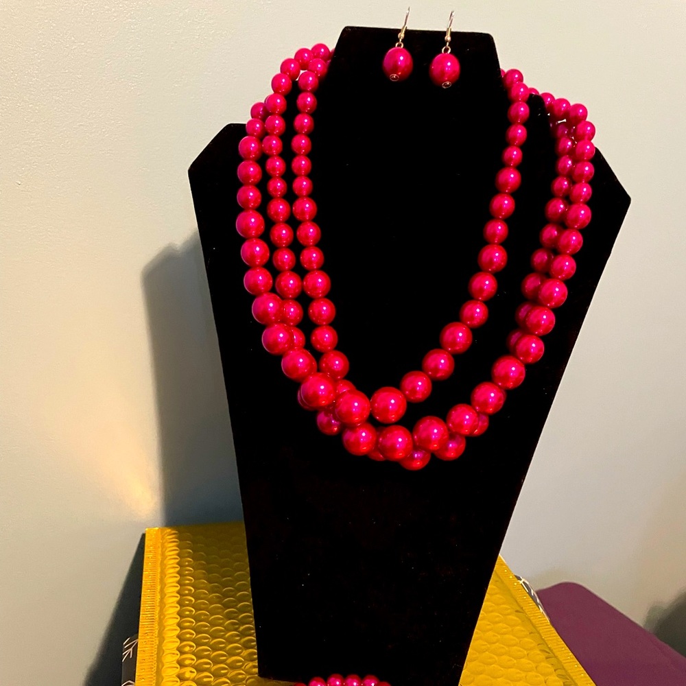 Fuchsia Pearl necklace set with bracelets